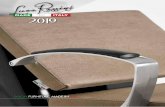 2019 - luca-rossini.com · ricordano lo stile anni ’70 e il bordino cucito in contrasto accentua la sua forma curvilinea donando al salone un tocco di vivacità e allegria. Disponibile