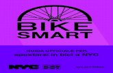 GUIDA UFFICIALE PER spostarsi in bici a NYC · ciclabile con linea tratteggiata indica che le auto possono attraversare la pista ciclabile. Agli incroci, una linea tratteggiata con